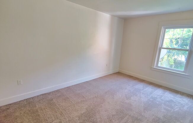 3 beds, 1 bath, $1,295