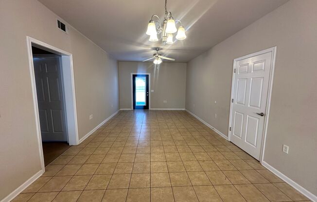 2 beds, 1.5 baths, 1,275 sqft, $895, Unit 14-B