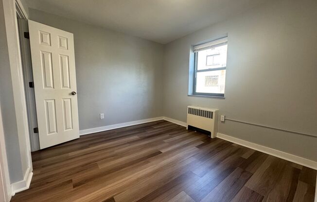 1 bed, 1 bath, 450 sqft, $1,549, Unit 5326 Fifth Ave. #12