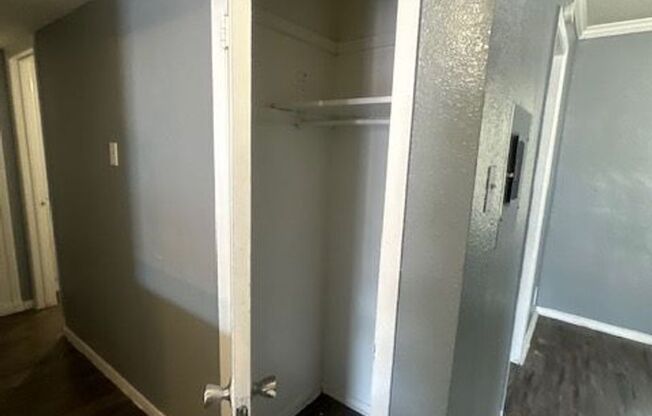 2 beds, 1 bath, 902 sqft, $1,430, Unit 48