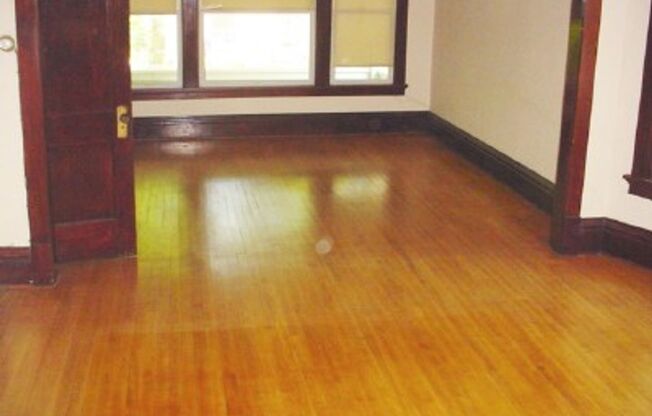 (518) - 819-821 E. Gorham Street