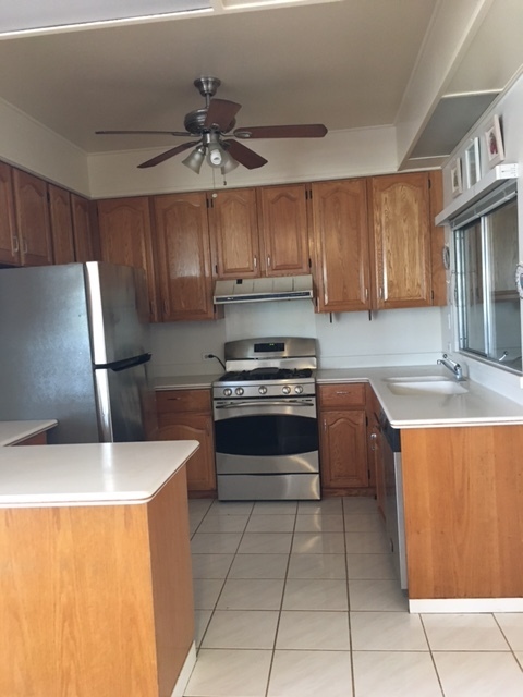 4 beds, 2 baths, $3,200, Unit Ala Akulikuli A