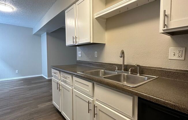 3 beds, 2 baths, 946 sqft, $1,895, Unit 7-E