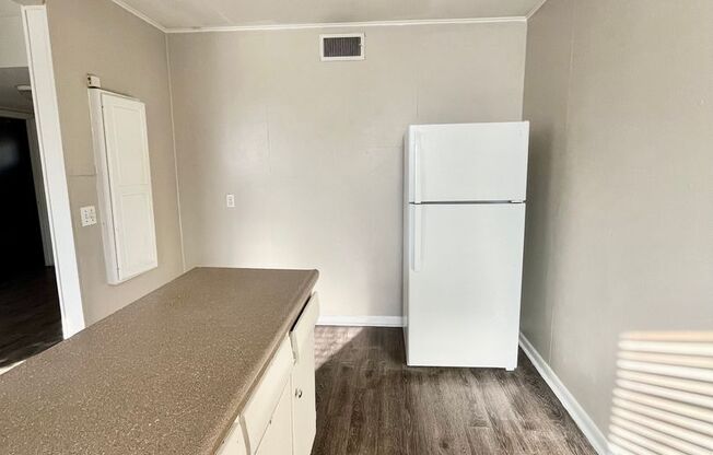 2 beds, 1 bath, 700 sqft, $1,295, Unit 104