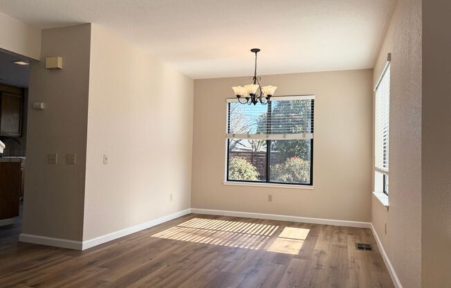 Beautifully Updated 3 Bed 2 Bath House in Brentwood