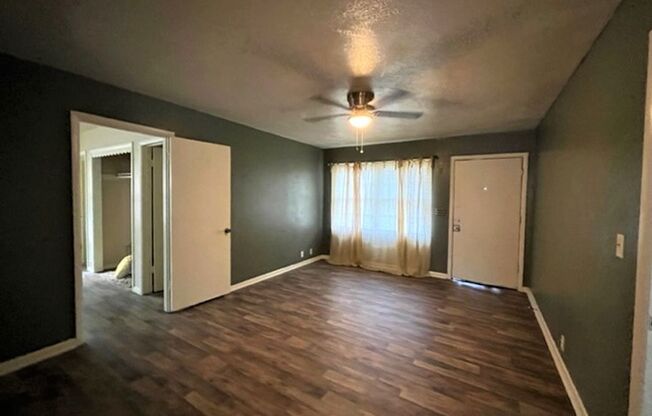 2 beds, 2 baths, 988 sqft, $950, Unit 128 nw 17 back -1