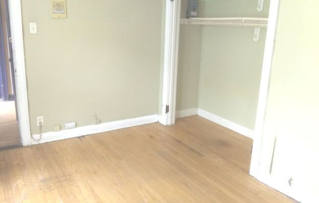 Studio, 1 bath, $700, Unit 11