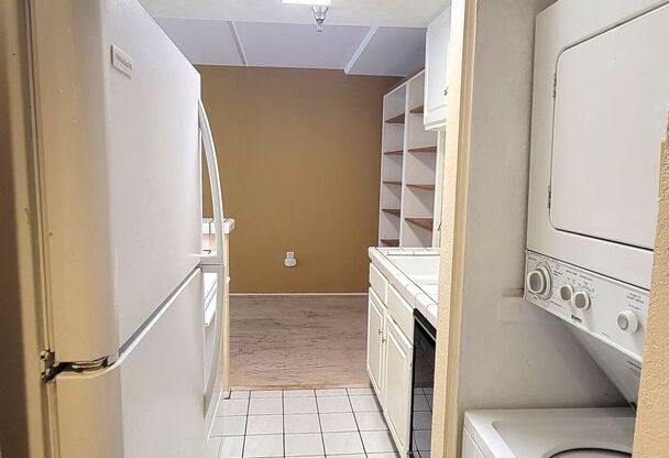 1 bed, 1 bath, $2,100, Unit 402