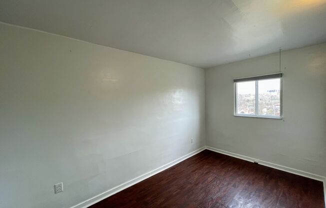 2 bed 1 bath - Greenfield, nice location, laundry included
