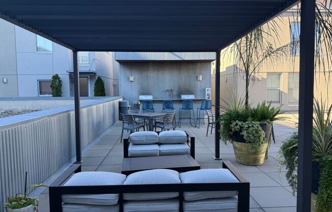 3 beds, 2 baths, $3,099, Unit #707