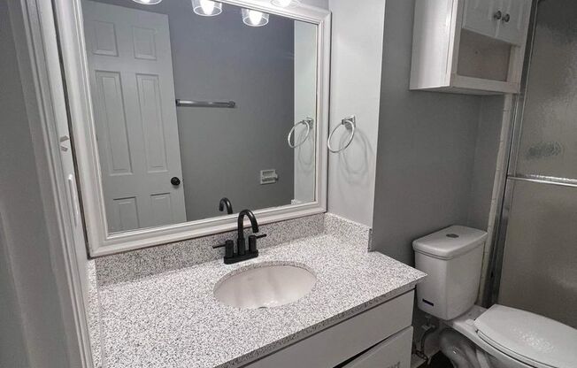 2 beds, 2 baths, 925 sqft, $1,300, Unit 203