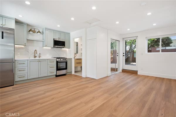 4039 COLONIAL AVE