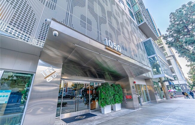 2 beds, 2 baths, 1,353 sqft, $5,500, Unit 1010