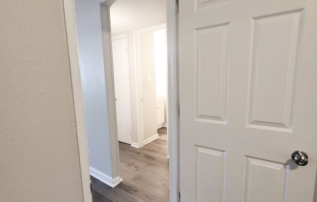 3 beds, 1 bath, 775 sqft, $894, Unit 415-17 Winfield-415 Winfield