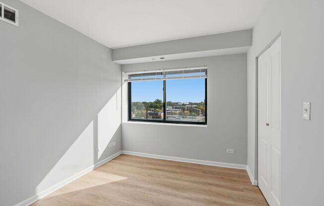 2 beds, 2 baths, 900 sqft, $2,550, Unit 512