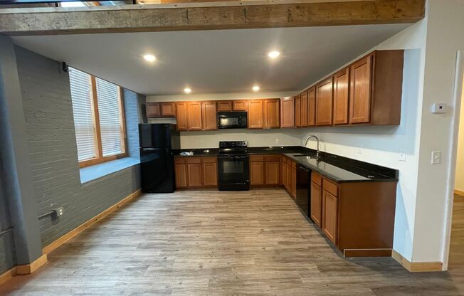 Studio, 1 bath, 935 sqft, $1,550, Unit 101