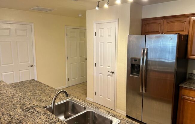 2 beds, 2.5 baths, $1,700, Unit Unit 404