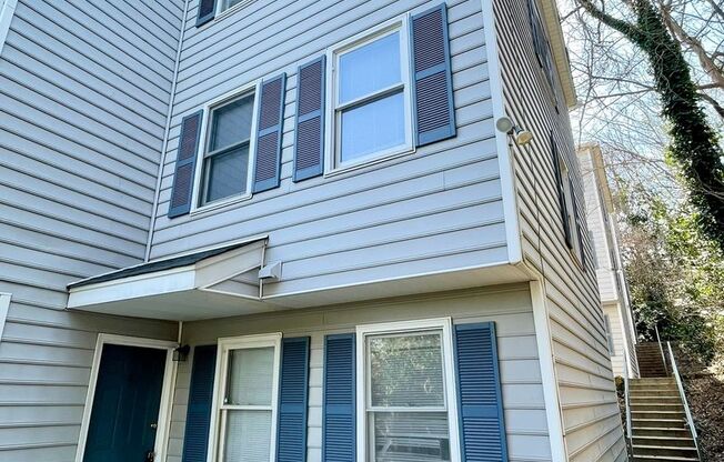 Townhouse located near corner of Gervais and Barnwell Streets. Walk to USC!