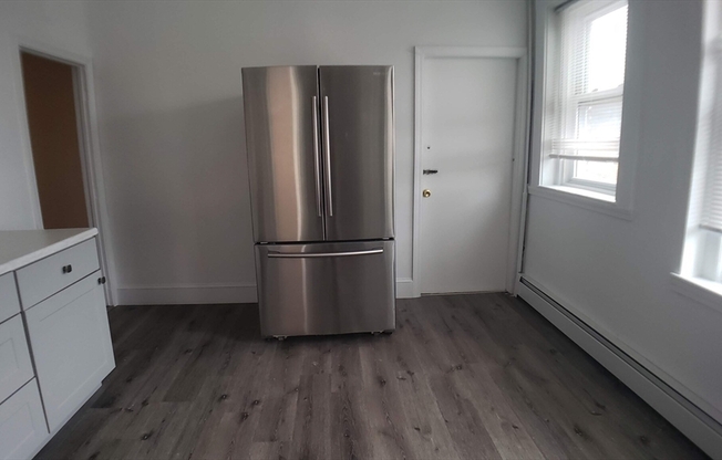 4 beds, 1 bath, 1,100 sqft, $3,800, Unit 3