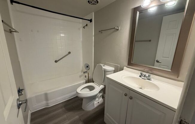 2 beds, 1 bath, 880 sqft, $1,395, Unit 3620-21