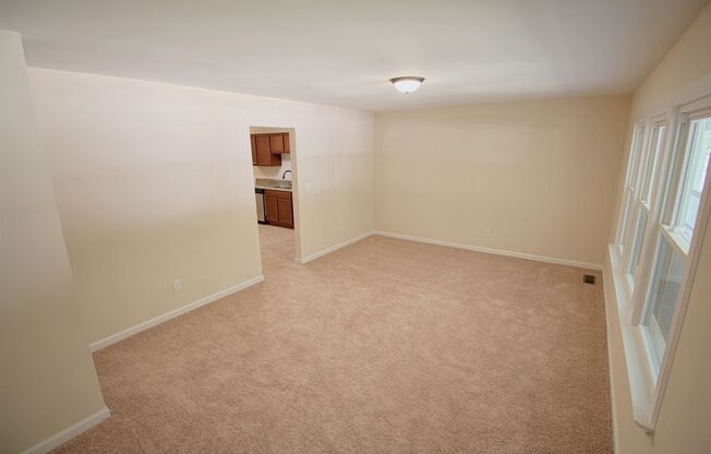 Beautiful 3 bed, 1/5 bath duplex in East Raleigh - Pet Friendly!