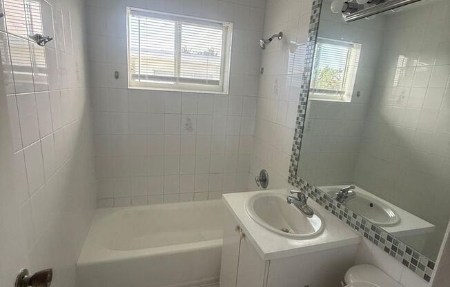 Studio, 1 bath, 306 sqft, $1,320, Unit 660-9