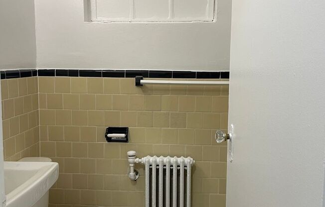 Studio, 1 bath, 300 sqft, $1,498, Unit 307