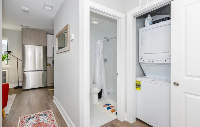 Studio, 1 bath, 400 sqft, $1,900, Unit 2D