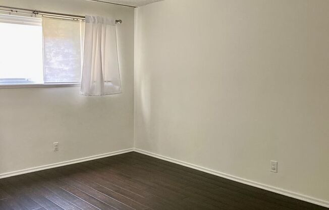 2 beds, 1 bath, $2,595, Unit # 9