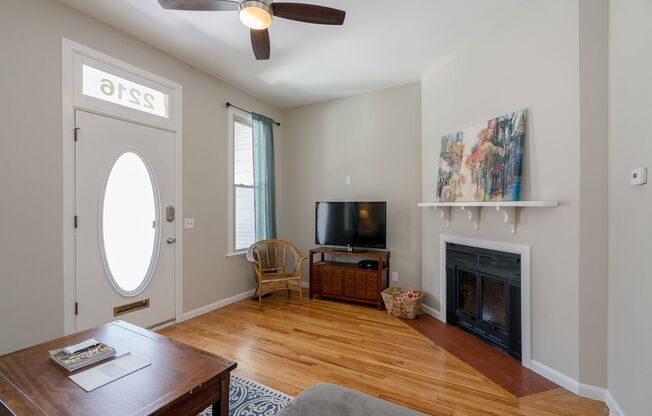 2 Bed, 1 Bath Townhome in Lafayette Square!