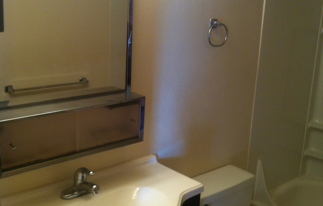 Studio, 1 bath, 500 sqft, $895, Unit 8