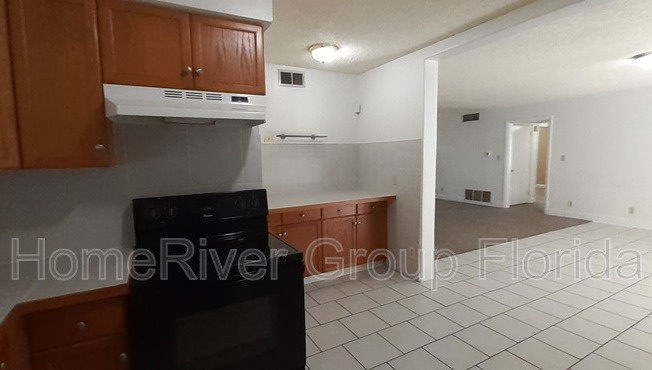 3 beds, 2 baths, 1,795 sqft, $2,295