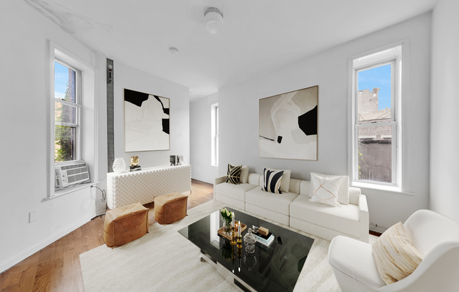 205 W 20 ST
