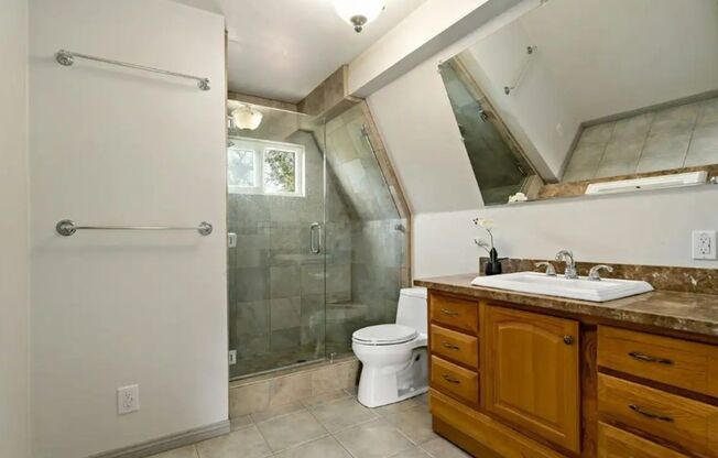 3 Bedroom 2 Bathroom Home in Wine Country!