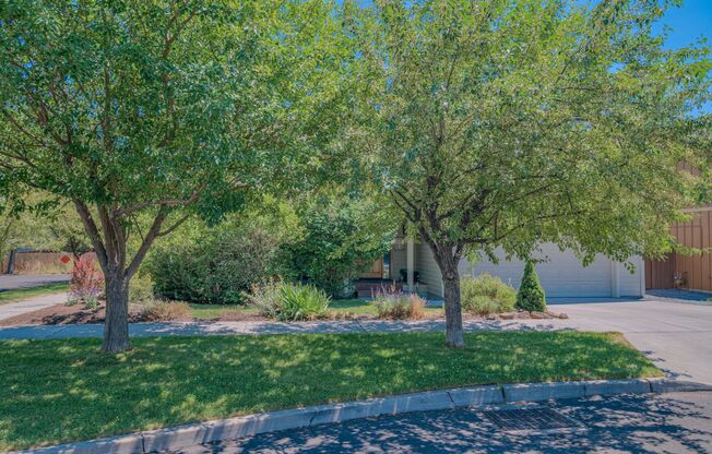 Bright, warm, and inviting 4-bedroom, 2.5-bath single-family home in beautiful NE Bend, Oregon