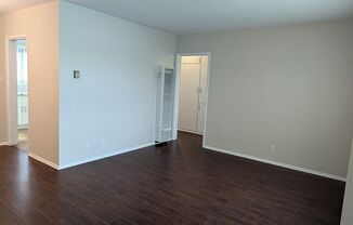 2 beds, 1 bath, $2,495, Unit 8820