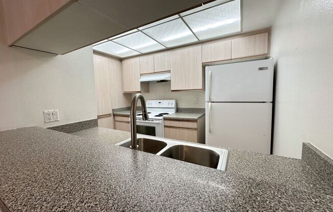 (6119) Woodman Oaks Apartments
