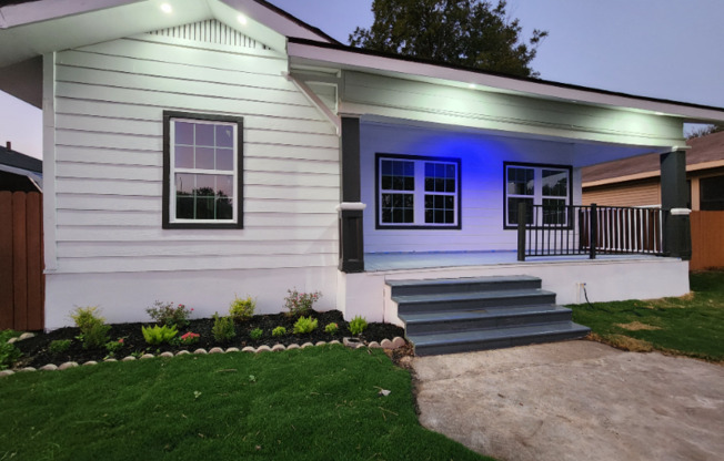 945 E DREXEL AVE