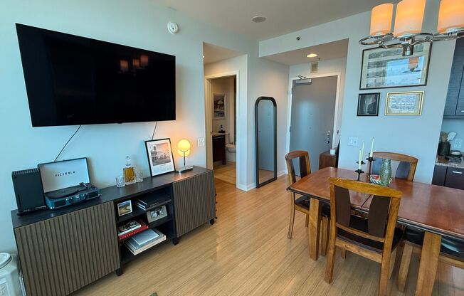 1 bed, 1 bath, $5,950, Unit 425 1st Street, #4504