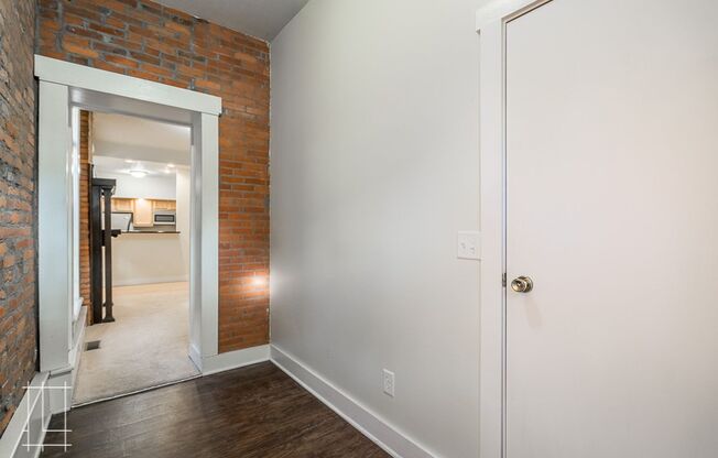 2 beds, 1 bath, $1,625, Unit 814 Neil Ave