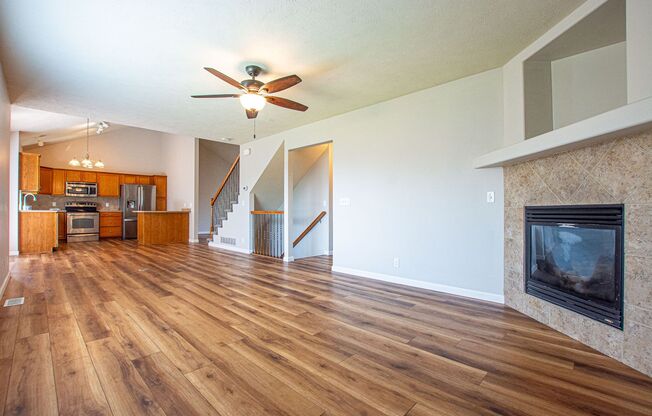 Extremely Spacious 3 Bedroom / 2.5 Bath Home in Bellevue!