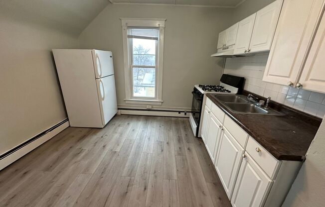 1 bed, 1 bath, 900 sqft, $1,000, Unit Unit 3