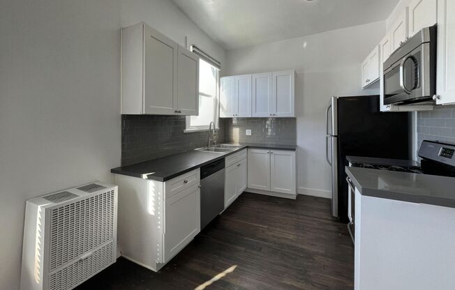 Sunset Apts...Gorgeous Newly Remodeled Apartments..CALL NOW!