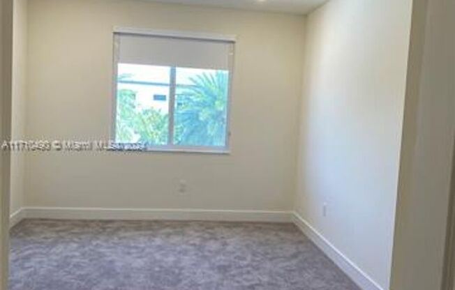 3 beds, 2 baths, 1,322 sqft, $3,400, Unit 10300 NW 66th St appt 109 (A11710490)