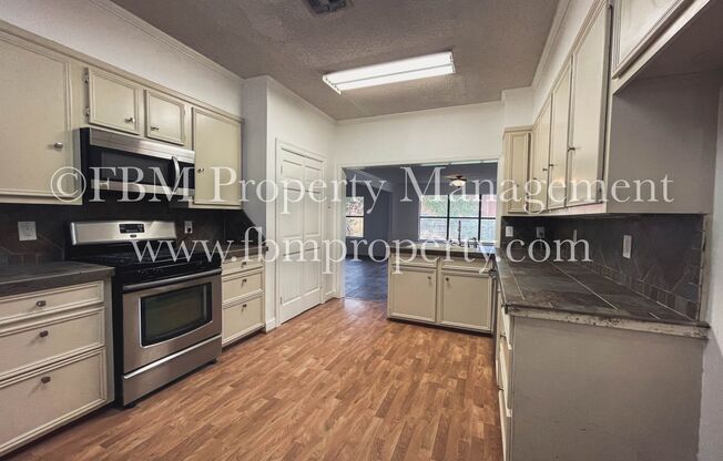 3 beds, 2 baths, 3,148 sqft, $1,750, Unit House