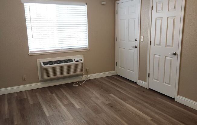 Studio, 1 bath, 320 sqft, $895, Unit D105