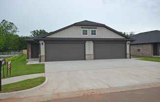 3 Bed 2 Bath 2 Car Duplex in Chisholm Creek NW OKC