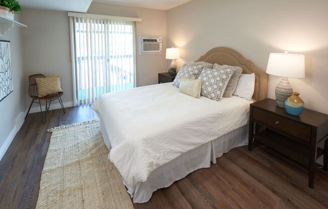 2 beds, 1 bath, 850 sqft, $1,099, Unit 122