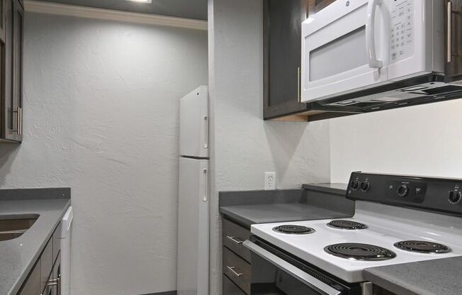 2 beds, 1 bath, $1,650, Unit 102