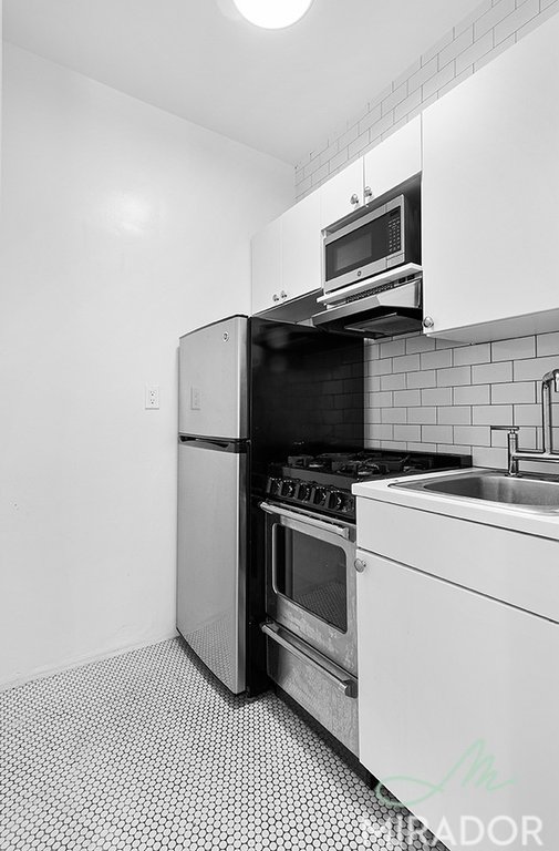 425 E 74 ST
